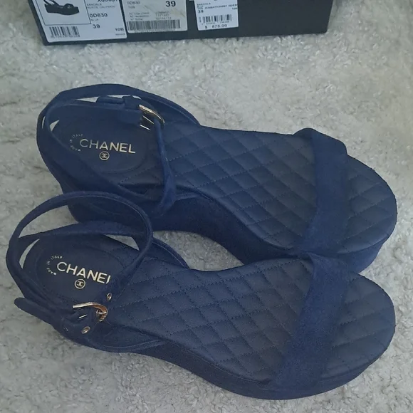 CHANEL Navy Quilted Sandals - Picture 4 of 6